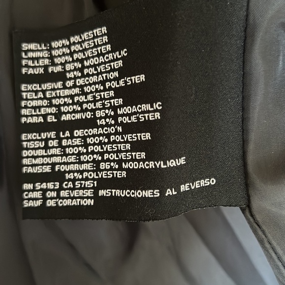 Guess diamond quilted black jacket w belt and hood. - Picture 8 of 9